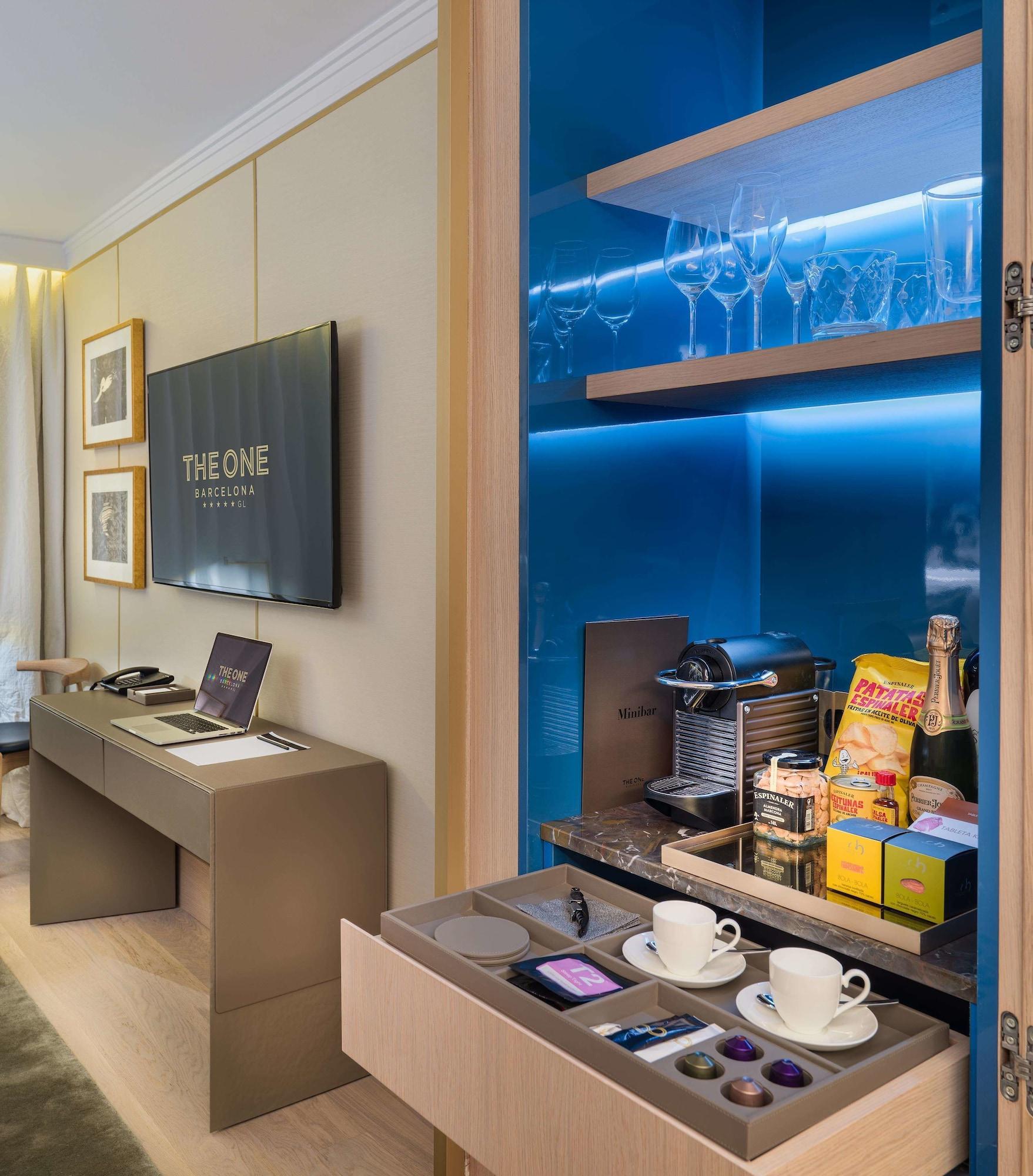 巴塞罗那第一gl酒店 外观 照片 A Nespresso machine in a hotel room