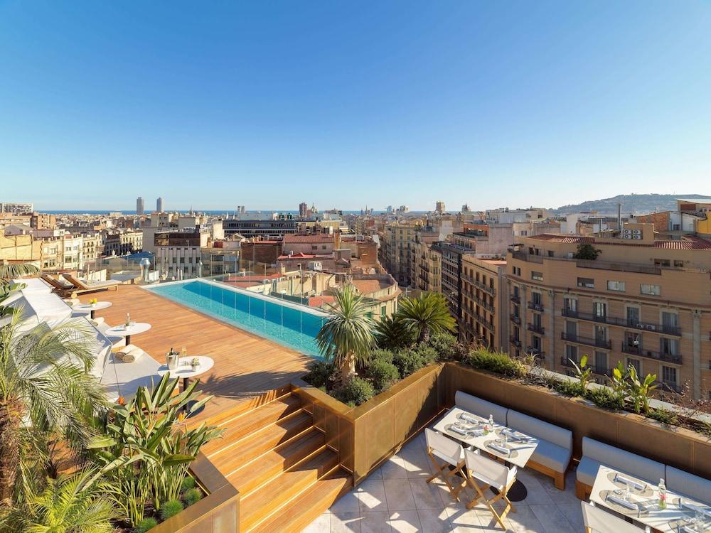 巴塞罗那第一gl酒店 外观 照片 The hotel's rooftop pool